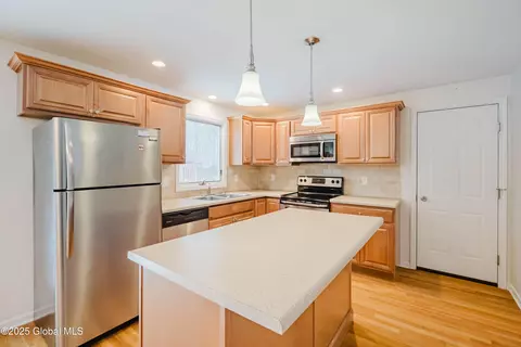 11 Dover Pl, Halfmoon, NY 12065 photo 12