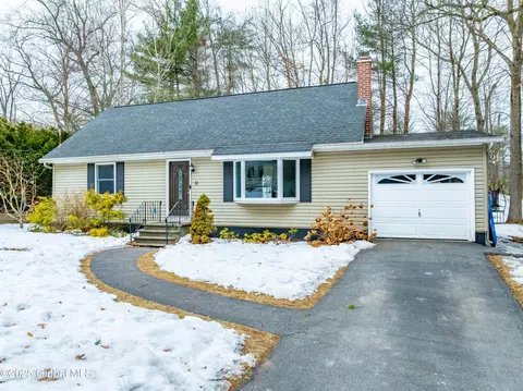 11 Dover Pl, Halfmoon, NY 12065 photo 6