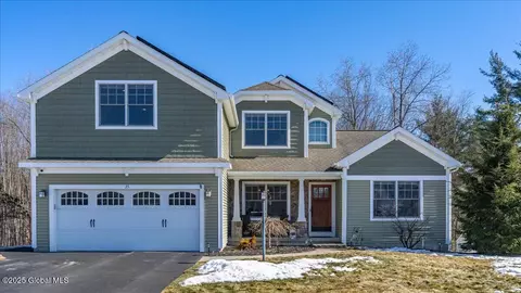 35 Gadwall Dr, Waterford, NY 12188
