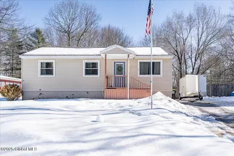 38 Red Oak Ln, Ballston Spa, NY 12020