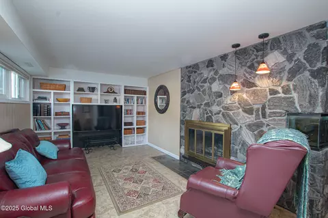 1007 Anthony Dr, Schenectady, NY 12303 photo 15
