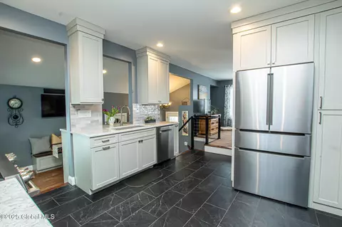 1007 Anthony Dr, Schenectady, NY 12303 photo 6
