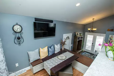 1007 Anthony Dr, Schenectady, NY 12303 photo 3