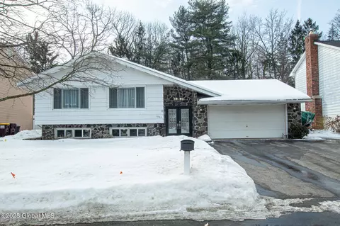 1007 Anthony Dr, Schenectady, NY 12303