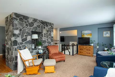 1007 Anthony Dr, Schenectady, NY 12303 photo 9
