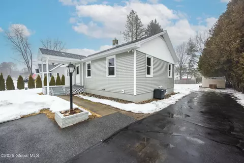 15 Jacobie Rd, South Glens Falls, NY 12803