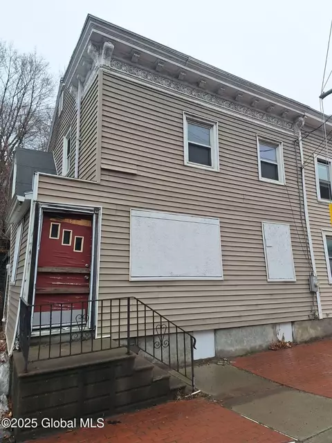 263 Congress St, Troy, NY 12180