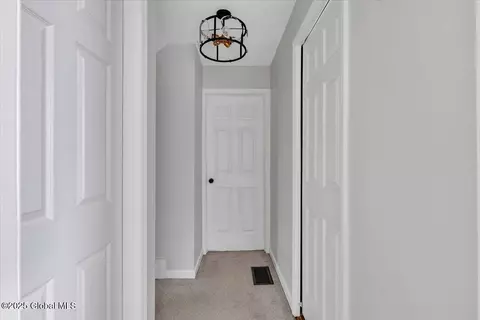 Entry Way - 155 Manchester Rd, Schenectady, NY 12304 photo 2 of 3