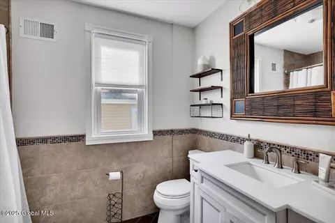 Bath - 155 Manchester Rd, Schenectady, NY 12304 photo 1 of 2