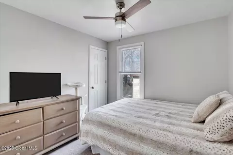 Bedroom - 155 Manchester Rd, Schenectady, NY 12304 photo 2 of 4