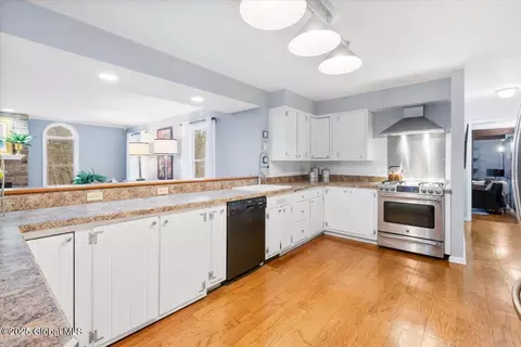 Kitchen - 28 E Bayberry Rd, Glenmont, NY 12077 photo 4 of 4