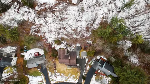 View/Area - 28 E Bayberry Rd, Glenmont, NY 12077 photo 2 of 3