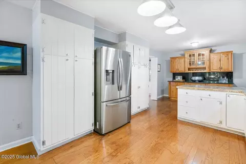 Kitchen - 28 E Bayberry Rd, Glenmont, NY 12077 photo 2 of 4