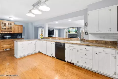 Kitchen - 28 E Bayberry Rd, Glenmont, NY 12077 photo 1 of 4