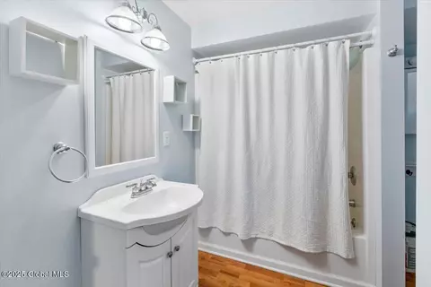 Bath - 28 E Bayberry Rd, Glenmont, NY 12077 photo 5 of 5
