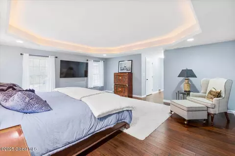 Bedroom - 28 E Bayberry Rd, Glenmont, NY 12077 photo 2 of 7