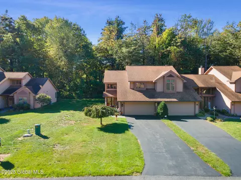 4036 Georgetown Sq, Schenectady, NY 12303