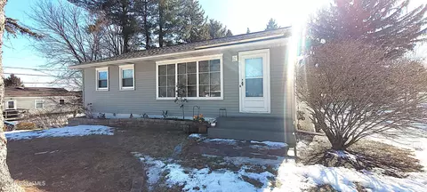 2 Daisy St, Latham, NY 12110