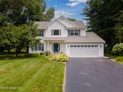 313 Partridgeberry Ct, Schenectady, NY 12303