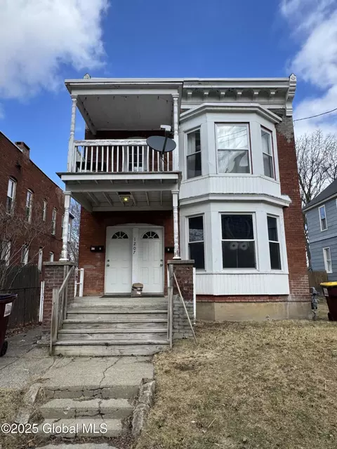 1207 Hutton St, Troy, NY 12180