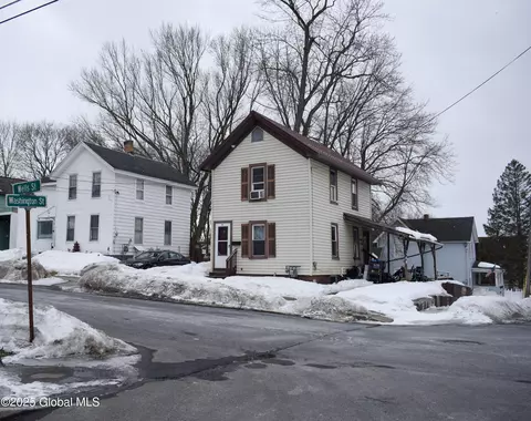 30 Wells St, Gloversville, NY 12078