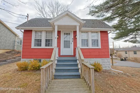 8 Dodge St, Wynantskill, NY 12198