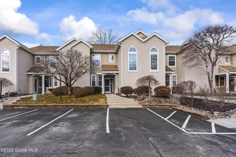 4808 S Foxwood Dr, Clifton Park, NY 12065