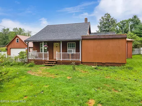 87 Ruggles Rd, Saratoga Springs, NY 12866