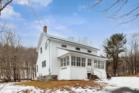 105 Vintonton Rd, Warnerville, NY 12187