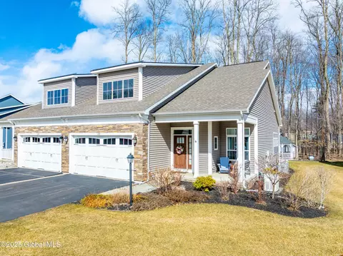 12 Macoun Dr # B, Clifton Park, NY 12065