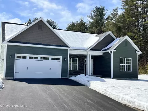 8 Schaffer Brook Ln, Lake Luzerne, NY 12846