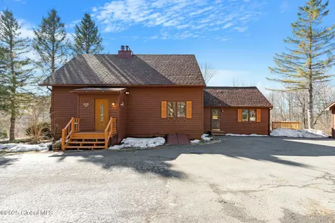 4 Daisy Ln, East Berne, NY 12059