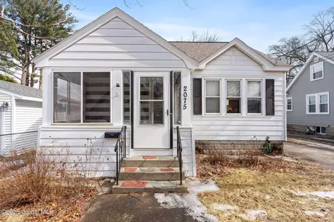 2075 Curry Rd, Schenectady, NY 12303