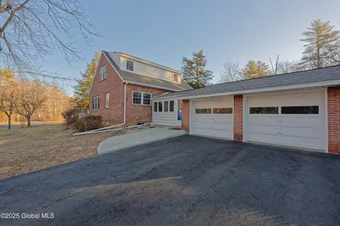3 Flint Dr, Delmar, NY 12054 photo 9