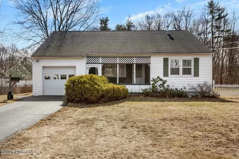 10 Bri-lan Ave, East Greenbush, NY 12061