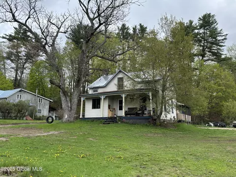 93 Water St, Elizabethtown, NY 12932
