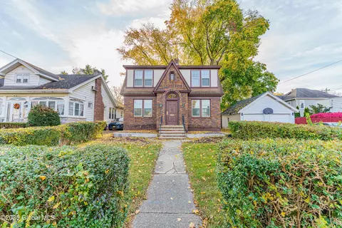 7 Marwill St, Albany, NY 12209