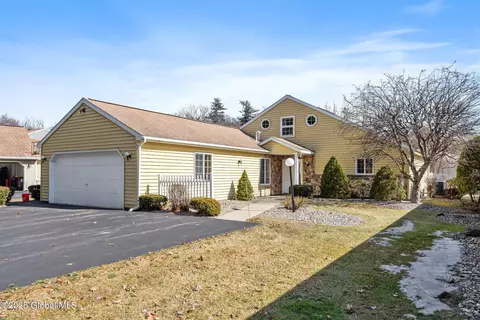 26 Loudonwood E, Loudonville, NY 12211