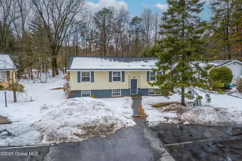 41 Pheasant Ct, Saratoga Springs, NY 12866 photo 4