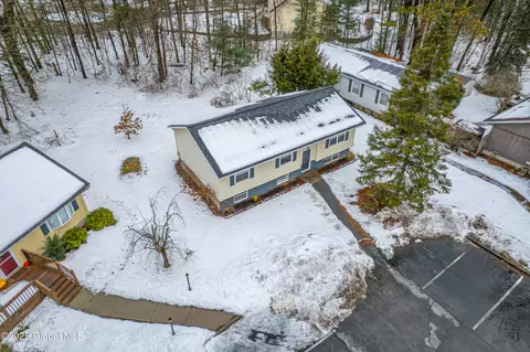 41 Pheasant Ct, Saratoga Springs, NY 12866 photo 2