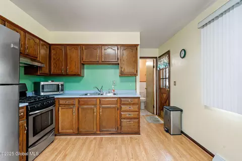438 Olean St, Schenectady, NY 12306 photo 9