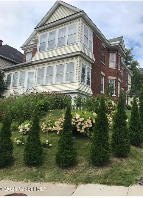 240-242 Vrooman Ave, Amsterdam, NY 12010