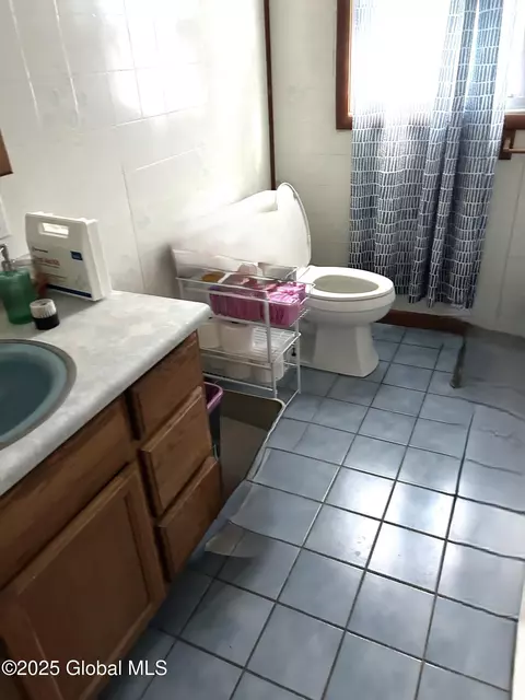 Bath - 32 Robin Rd, Kinderhook, NY 12106 photo 1 of 1