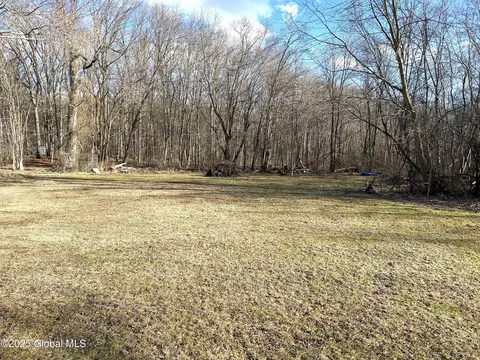 Exterior - 32 Robin Rd, Kinderhook, NY 12106 photo 6 of 8