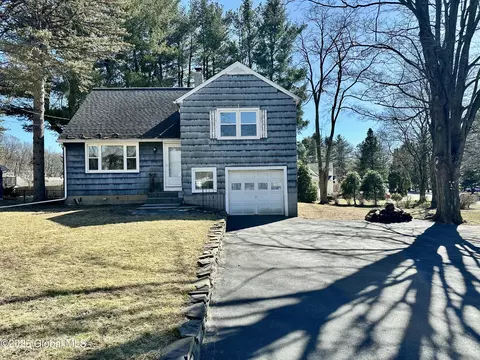282 Osborne Rd, Loudonville, NY 12211