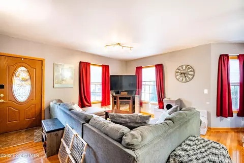 1 Wagner Ave, Schenectady, NY 12304 photo 5