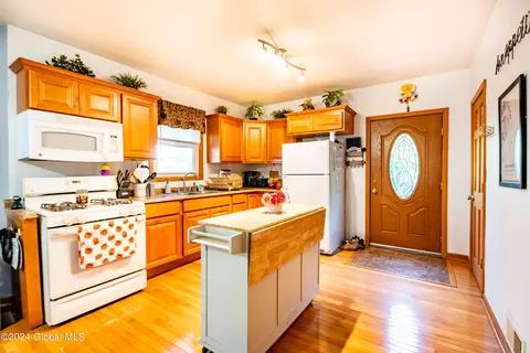 1 Wagner Ave, Schenectady, NY 12304 photo 9