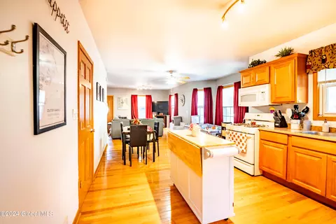 1 Wagner Ave, Schenectady, NY 12304 photo 11