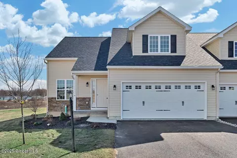 4 Chip Shot Way, Halfmoon, NY 12118