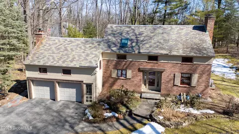 780 St Davids Ln, Niskayuna, NY 12309